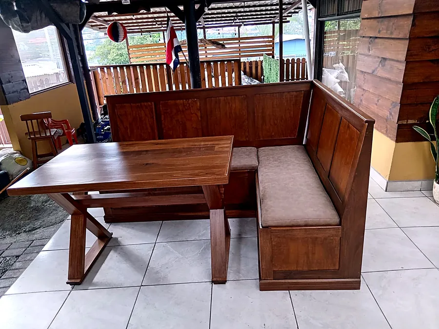 Desayunador esquinero de madera hecho a medida